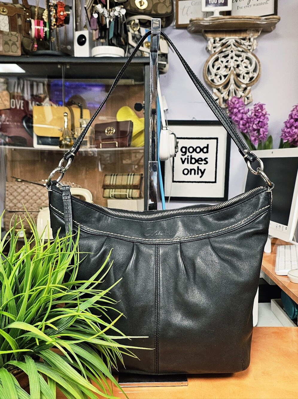 Coack Y2k Black Leather Shoulder Bag - Classic Women's Tote